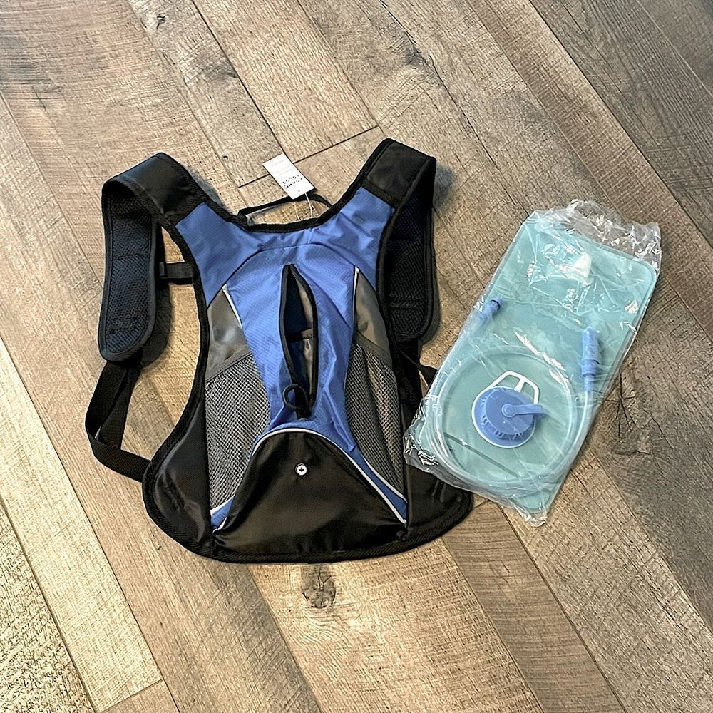 NWT! Form + Focus 1.5 Liter Hydration Backpack.